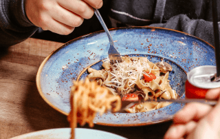 Rodízio de massas vale a pena? Como planejar preços e operação para lotar seu restaurante