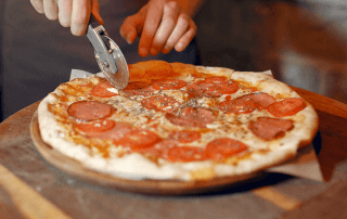 Rodízio de pizza: como funciona, quanto custa e como operar com margem